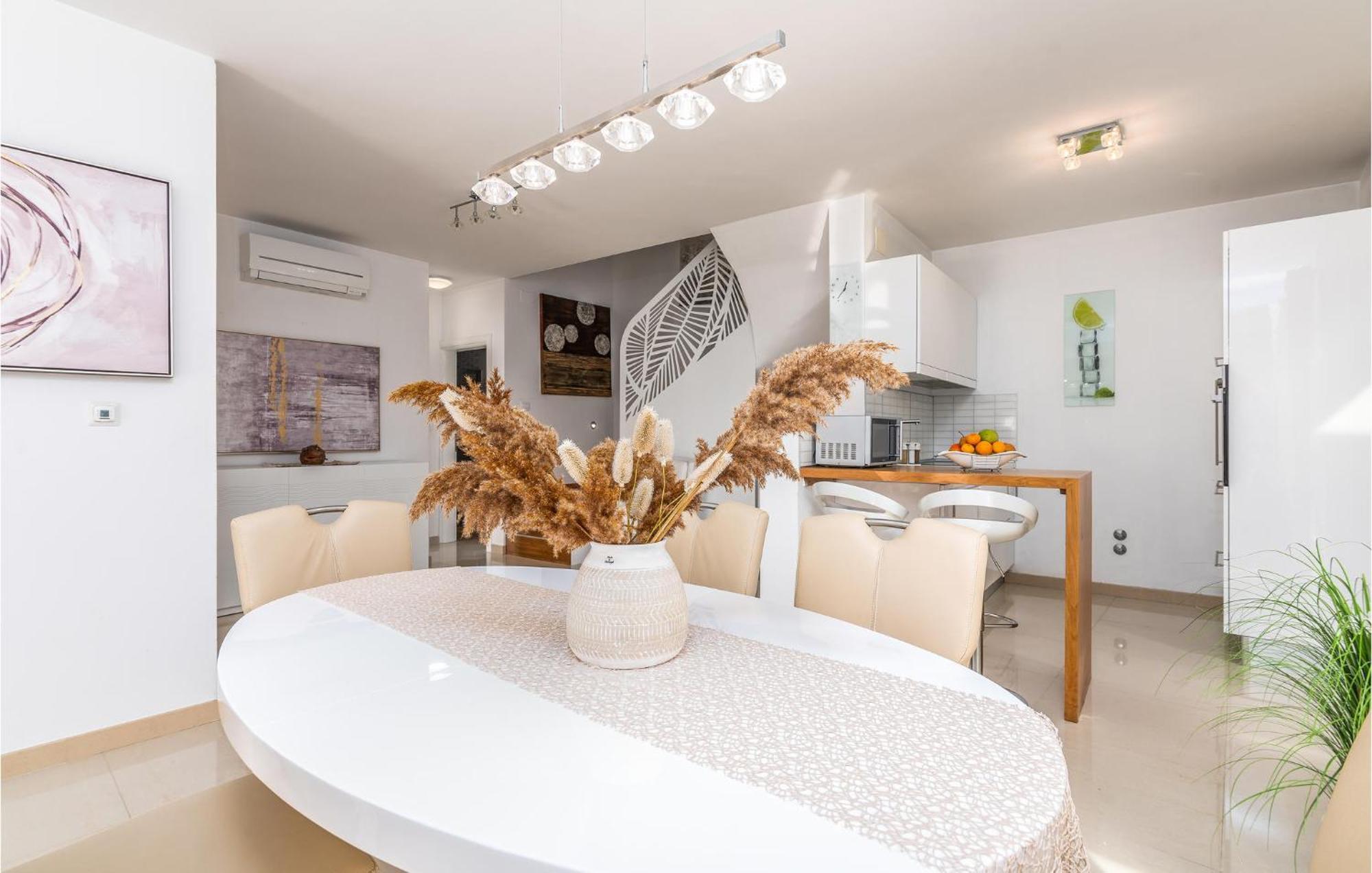 Beautiful Home In Martinscica With Wifi Екстер'єр фото