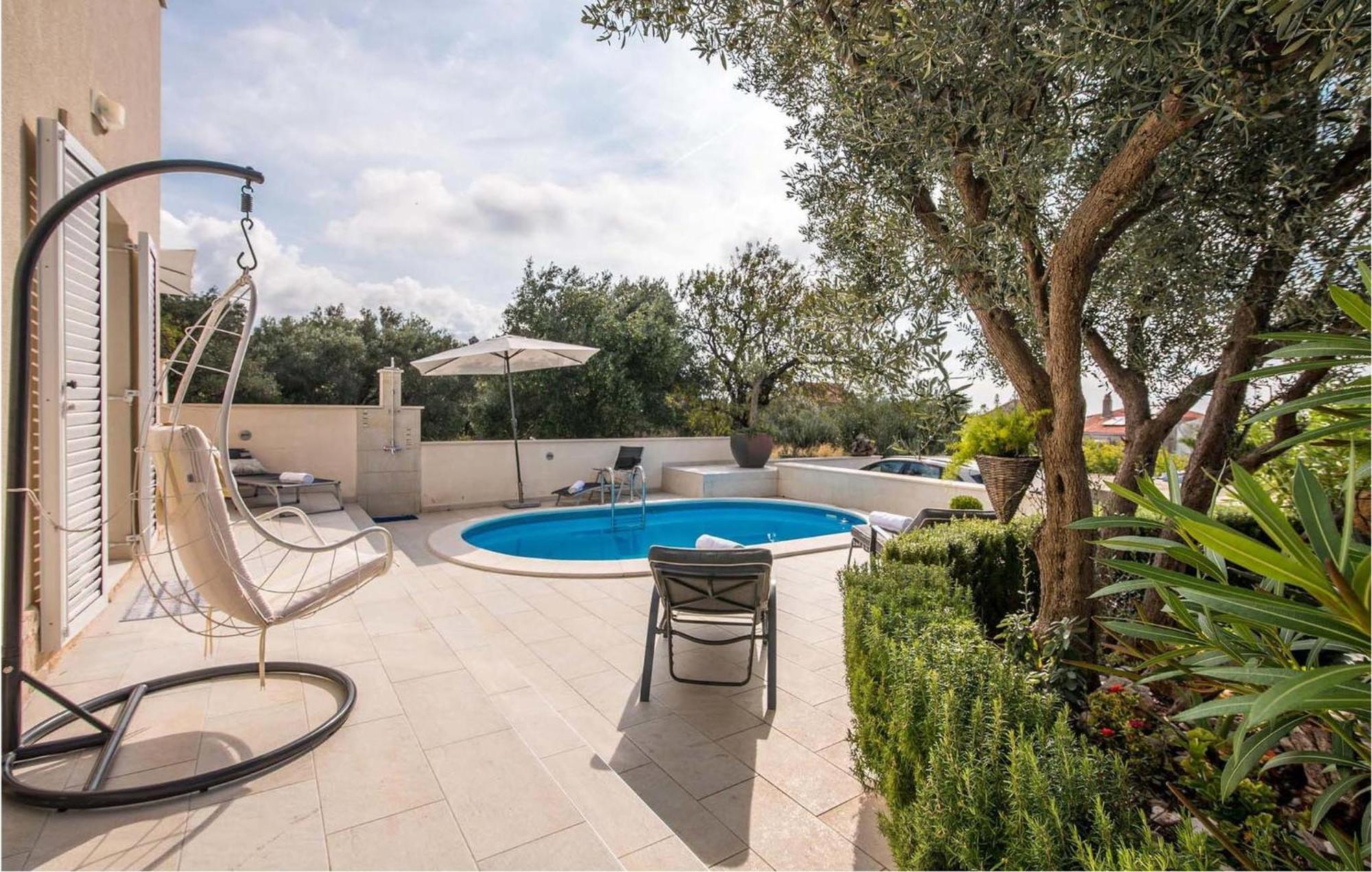 Beautiful Home In Martinscica With Wifi Екстер'єр фото