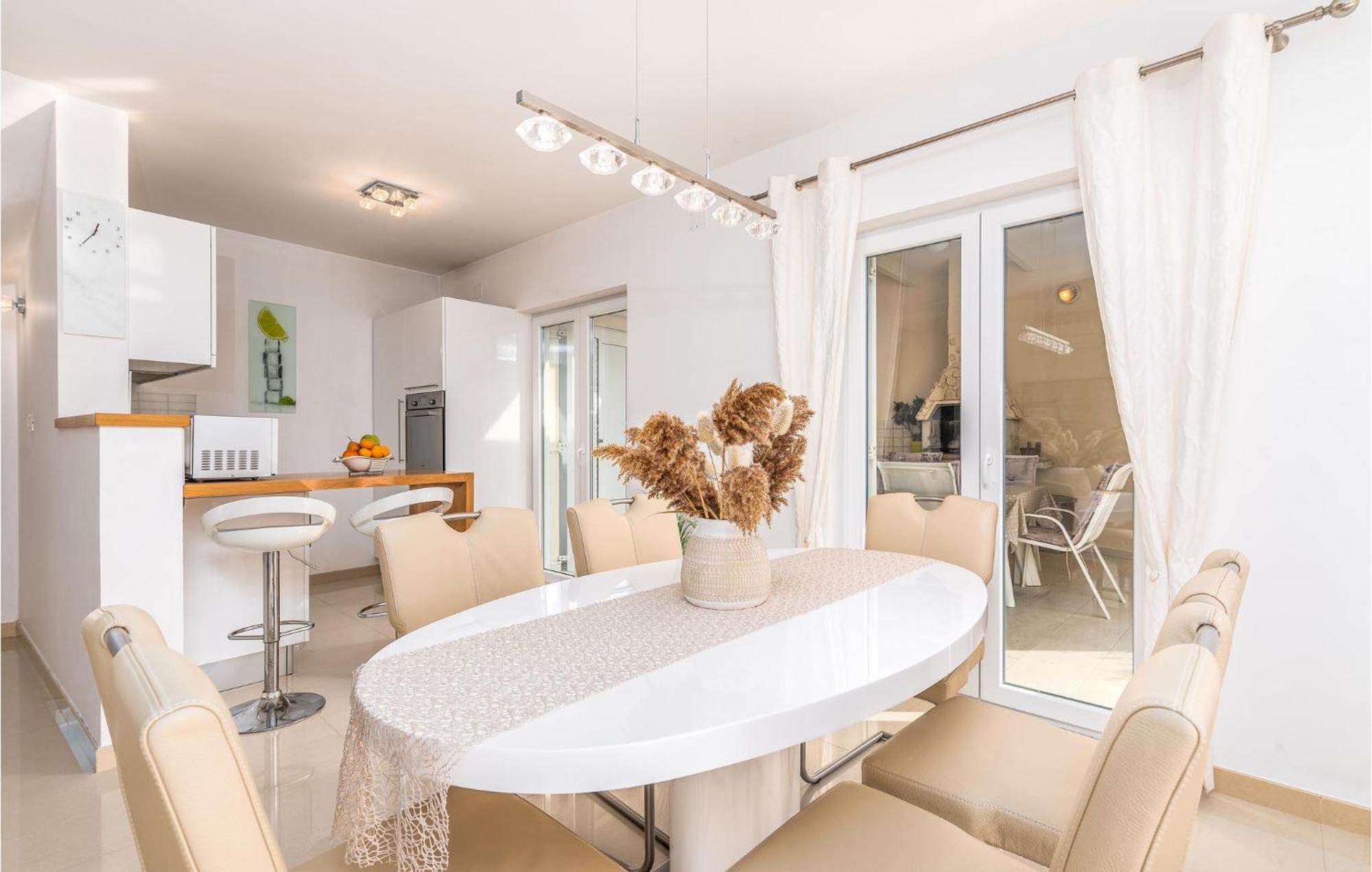 Beautiful Home In Martinscica With Wifi Екстер'єр фото