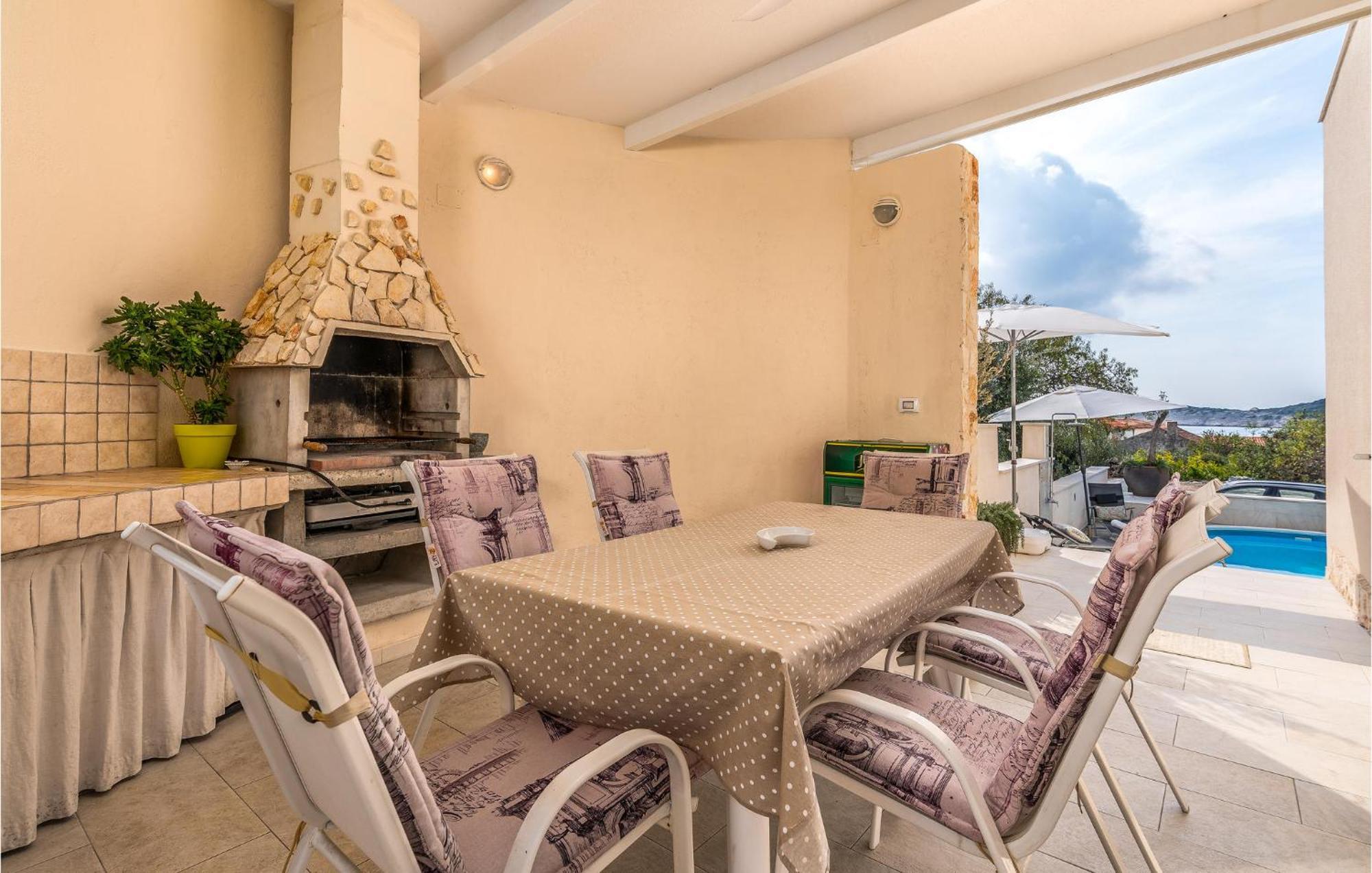 Beautiful Home In Martinscica With Wifi Екстер'єр фото