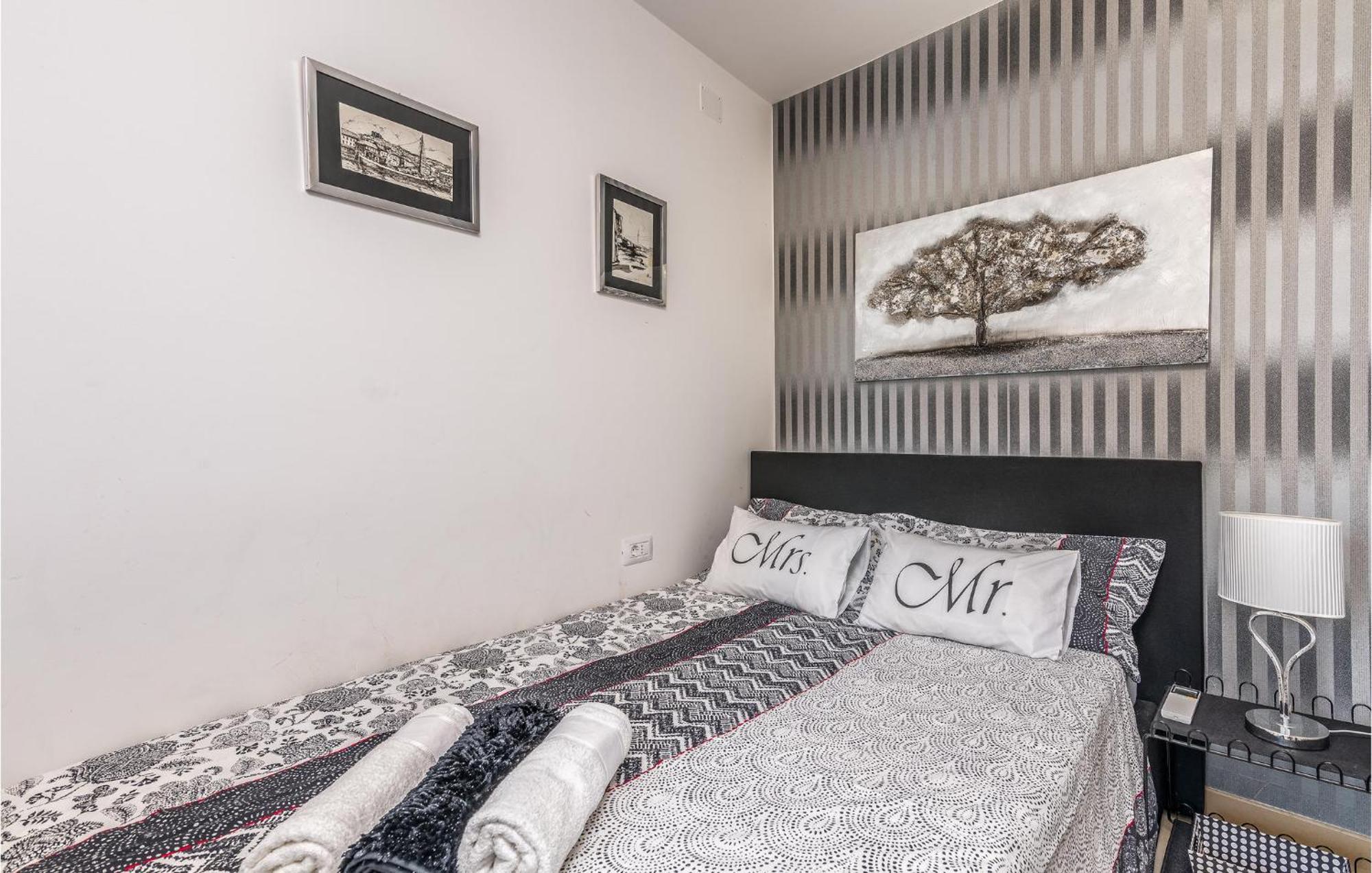 Beautiful Home In Martinscica With Wifi Екстер'єр фото