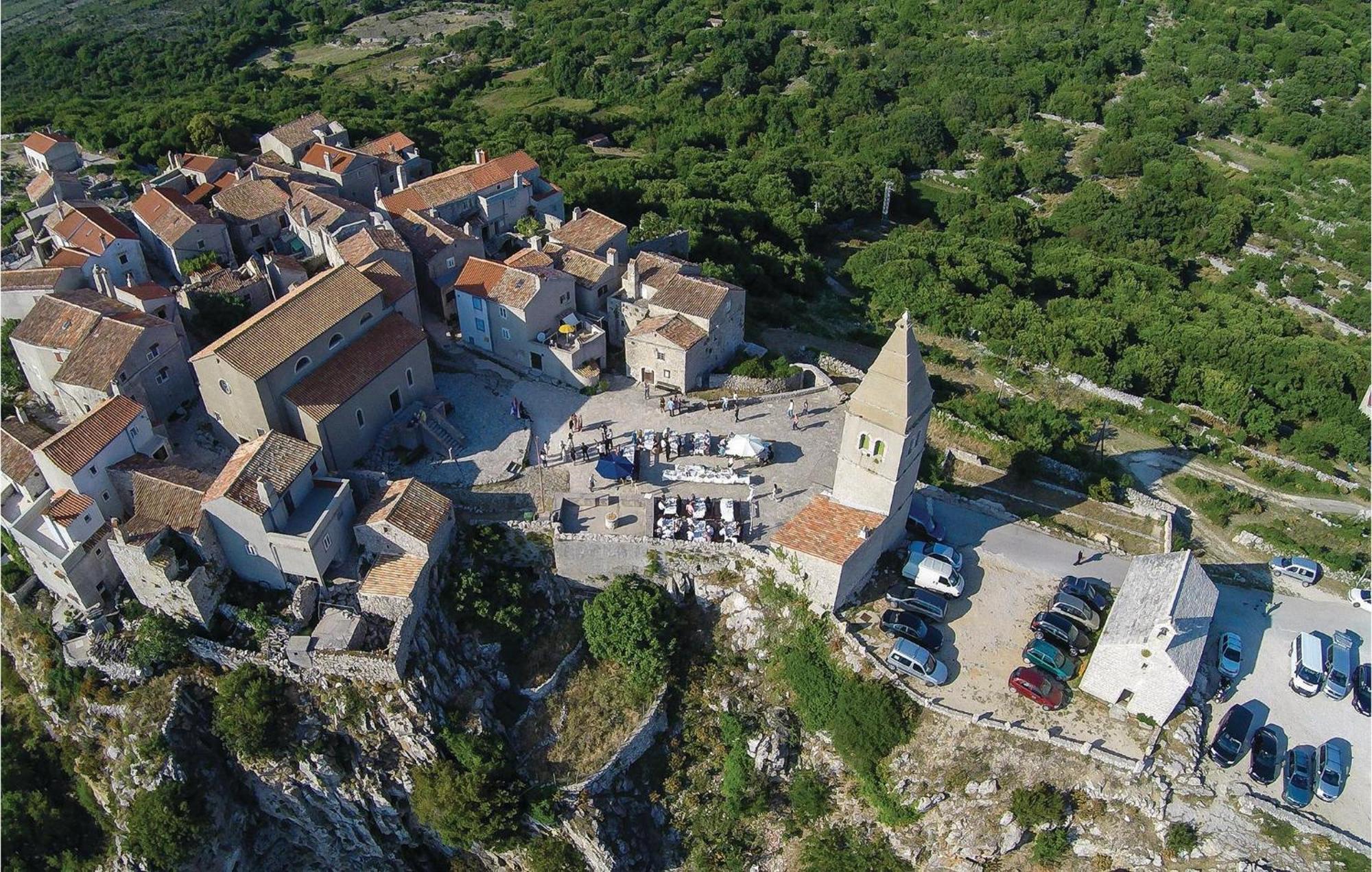 Beautiful Home In Martinscica With Wifi Екстер'єр фото
