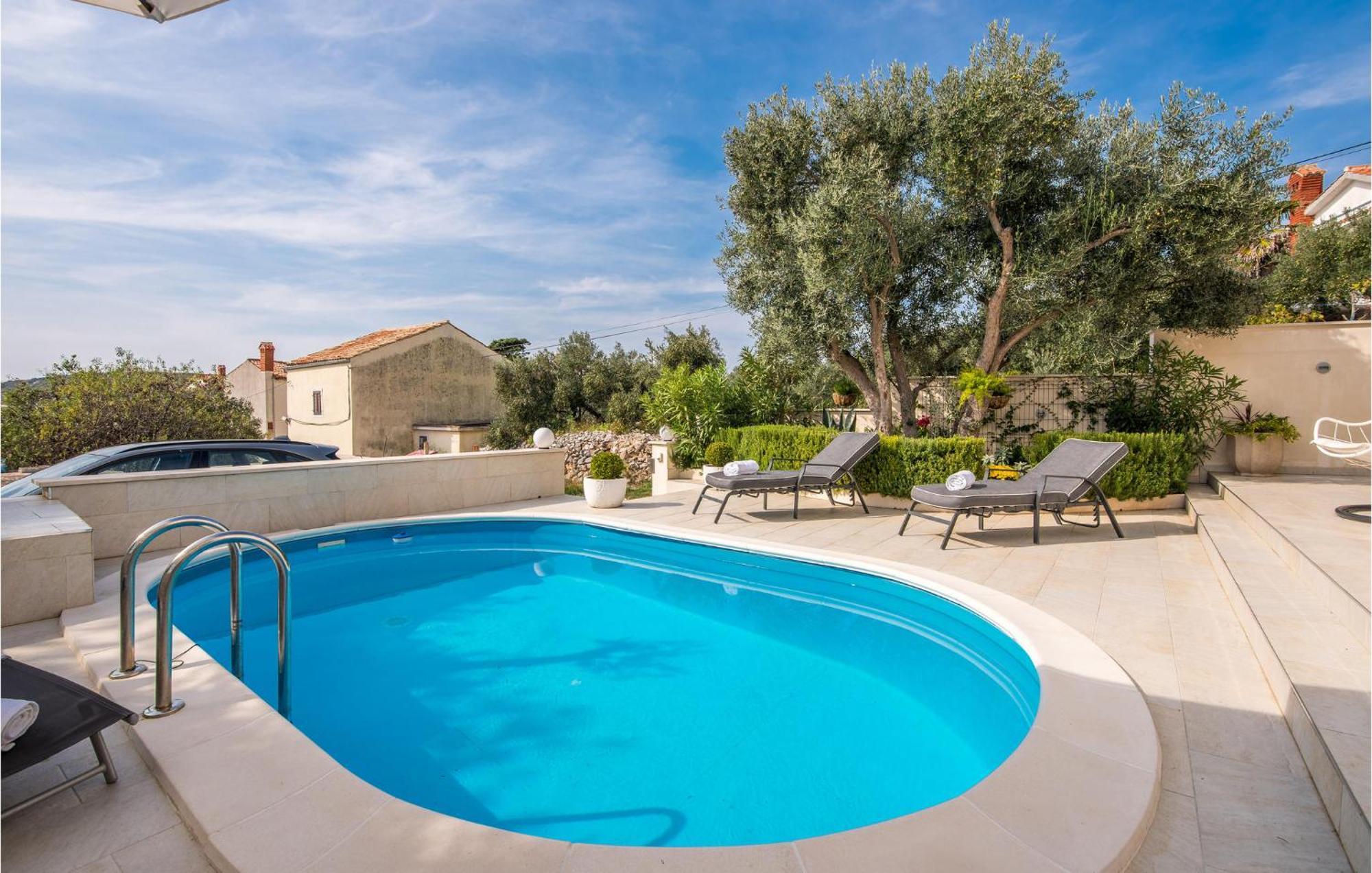 Beautiful Home In Martinscica With Wifi Екстер'єр фото