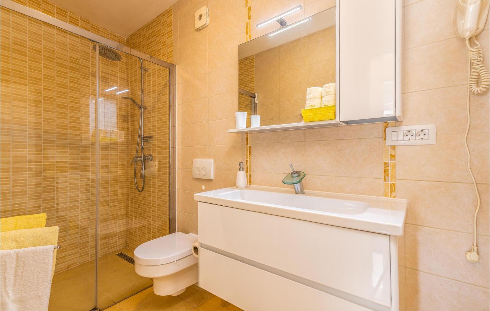 Beautiful Home In Martinscica With Wifi Екстер'єр фото